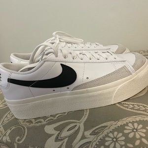 Nike Blazer Low Platform sneaker - Womens 6
